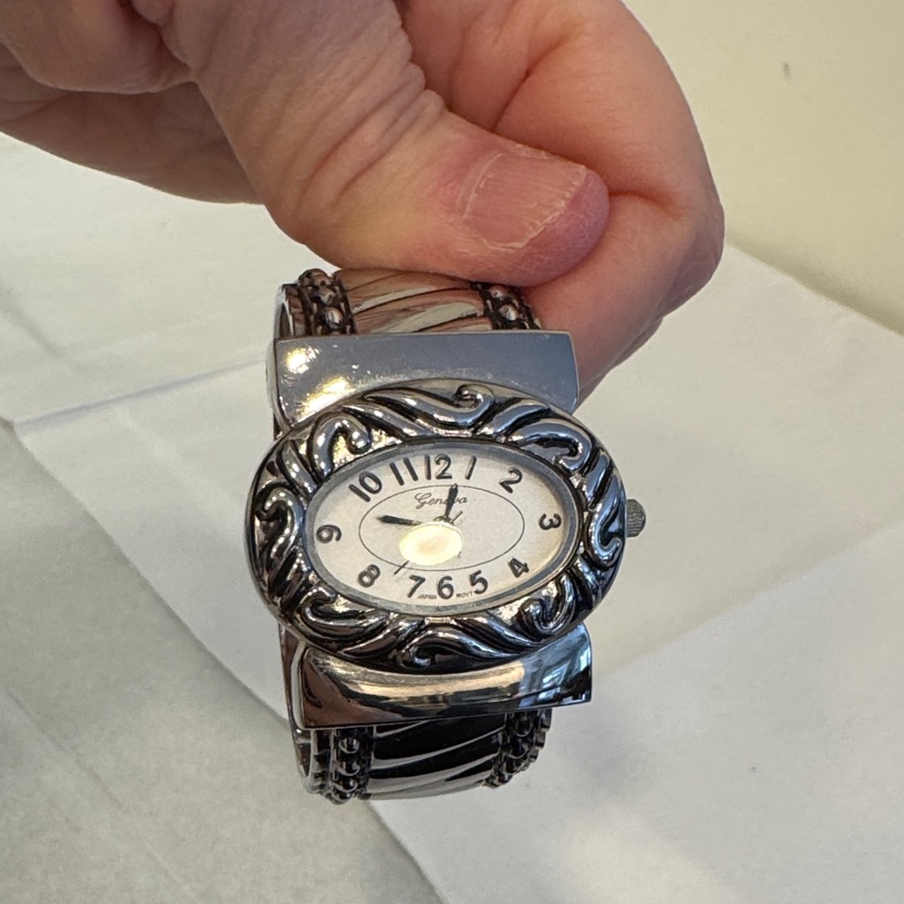 Women’s Stylist Watches- Set of 4-Elegant Silver and Black Watch Set - Picture 8 of 9